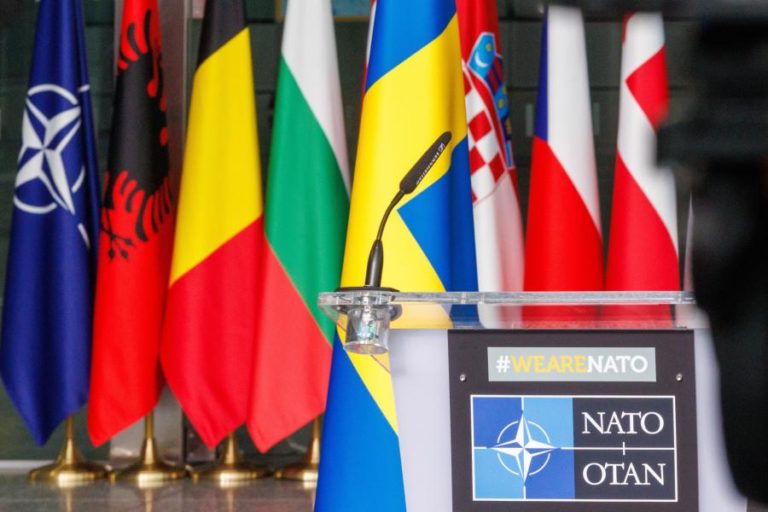 NATO “maior e mais forte” com Suécia e “mais perto” da Ucrânia
