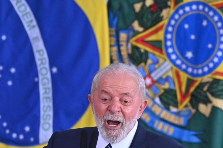 Lula diz que “extrema-direita raivosa” põe em risco democracia no mundo