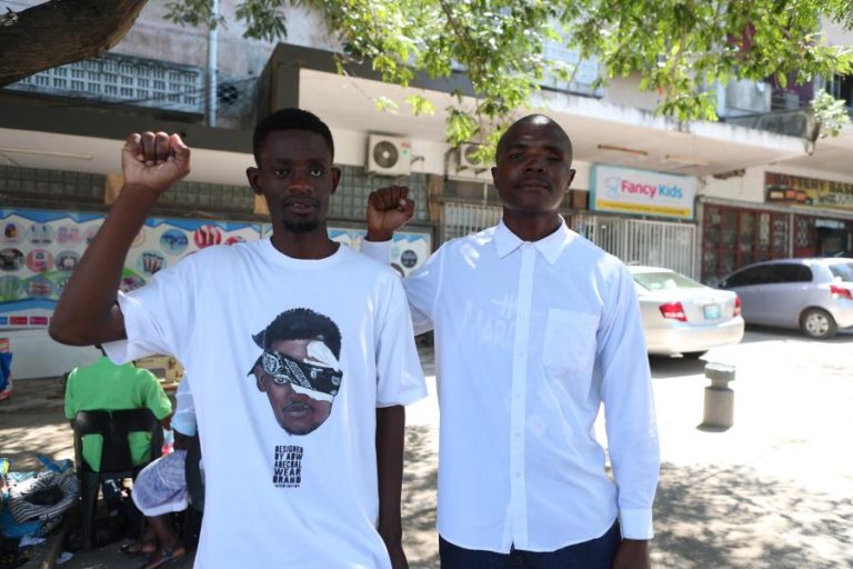 Perderam os olhos na repressão policial de marcha em Maputo mas prometem dar corpo à “geração do 18 de março” 