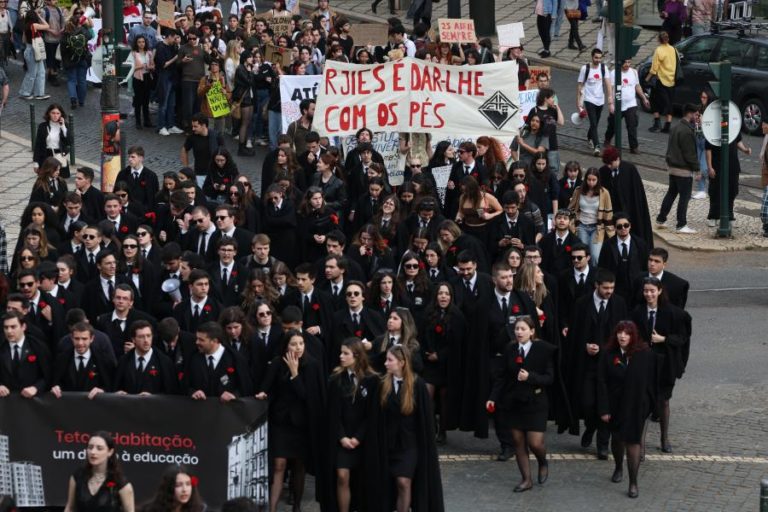 Estudantes da Universidade Lisboa consternados com extinção do Ministério do Ensino Superior