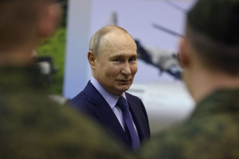 Putin considera absurdo a ideia de que a Rússia quer atacar a Europa
