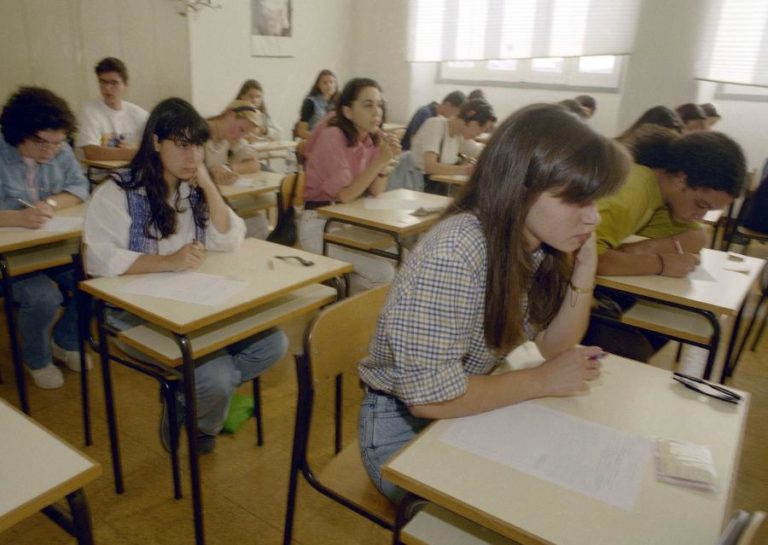 Maioria dos alunos mais carenciados não continua a estudar depois do secundário