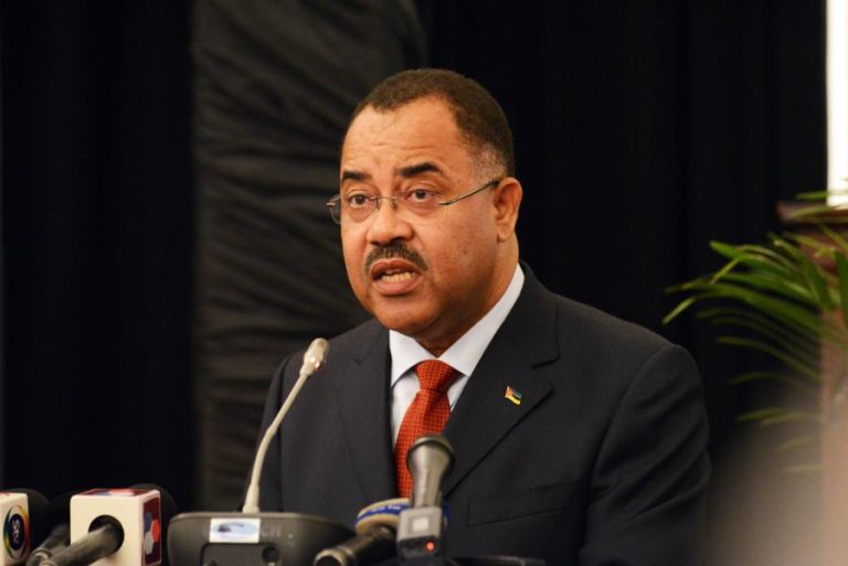 Ex-ministro é vitima de violação dos “direitos mais elementares”