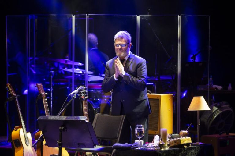 Compositor Gustavo Santaolalla celebra no Porto em setembro 25 anos do álbum “Ronroco”