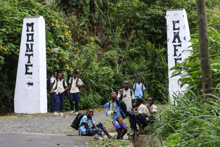 Professores são-tomenses suspendem greve e retomam as aulas segunda-feira