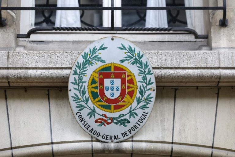 Secretário de Estado no Brasil para introduzir mudanças no atendimento consular