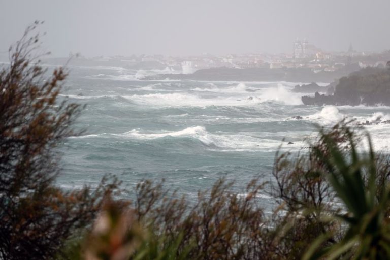 Açores com avisos amarelos por causa de precipitação, vento e agitação marítima