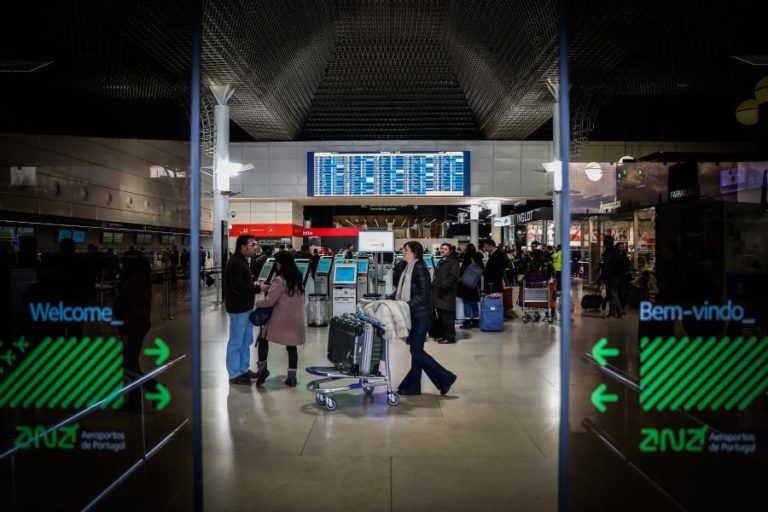 Viagens de residentes ao estrangeiro crescem 21,5% em 2023 e atingem máximo histórico