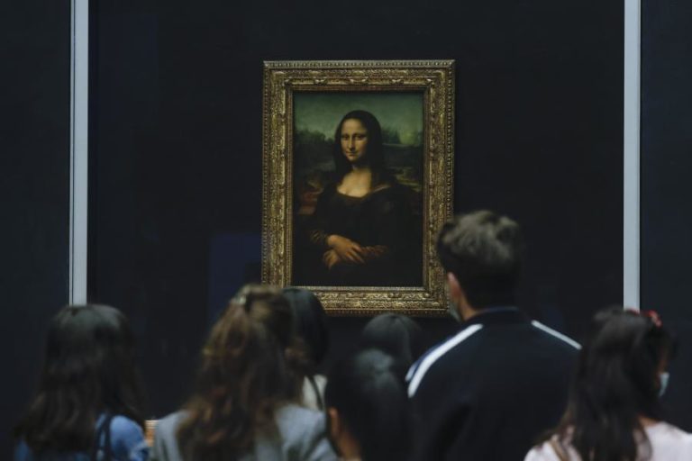 Museu do Louvre estuda melhoria de condições de exposição de Mona Lisa