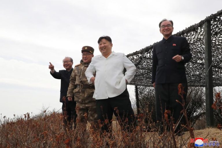 Coreia do Norte anuncia teste de ogiva “muito grande” – agência estatal
