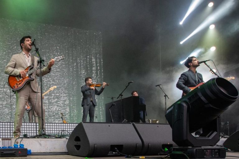 “Na Escola” de Os Quatro e Meia vence Melhor Música em Portugal do concurso aRi[t]mar