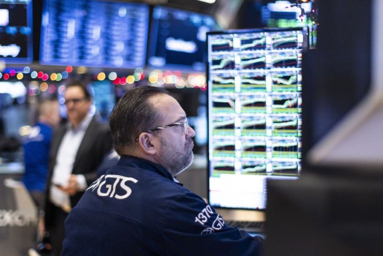 Wall Street negoceia mista no início da sessão