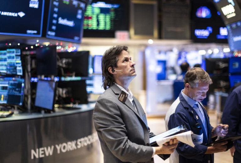 Wall Street fecha sem rumo com pouca variação entre prudência e expectativa