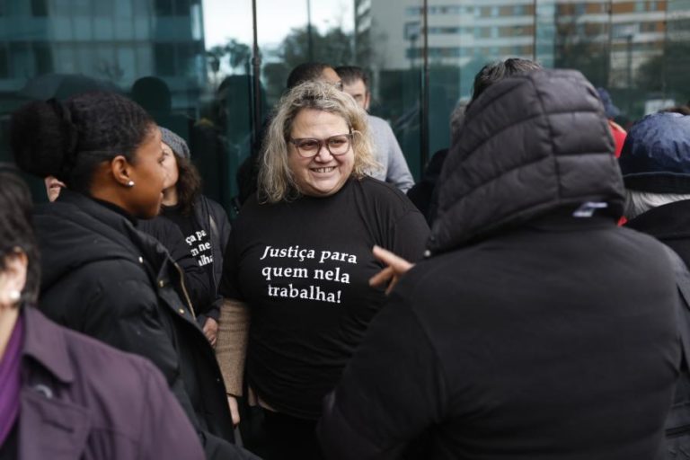 Funcionários judiciais marcam greve e concentrações para dia 24