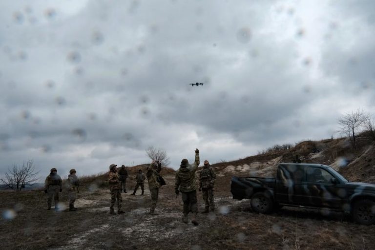 Forças ucranianas lançam ataques contra oito regiões russas