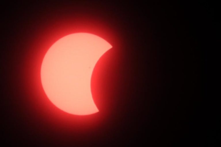 Eclipse solar total começou a sua ‘passagem’ pela América do Norte