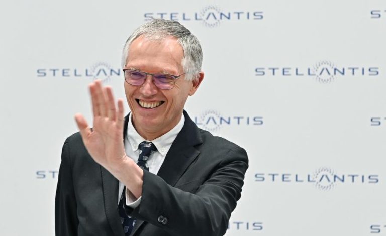 Salário de Carlos Tavares na Stellantis validado pelos acionistas