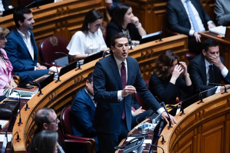 PSD acusa PS de “absoluta irresponsabilidade” e aponta aliança entre socialistas e Chega
