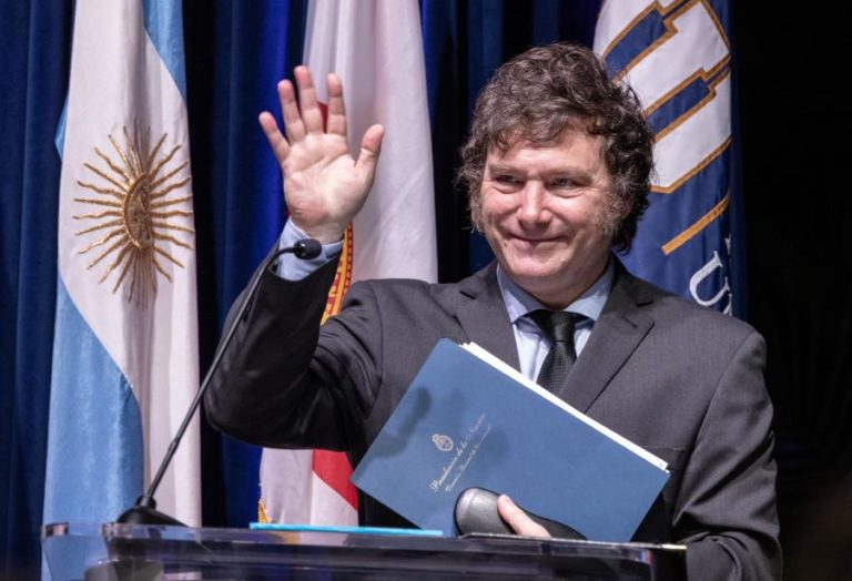Milei anuncia primeiro excedente orçamental na Argentina desde 2008