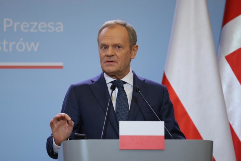 PM polaco ameaça com graves consequências para colaboradores de Moscovo