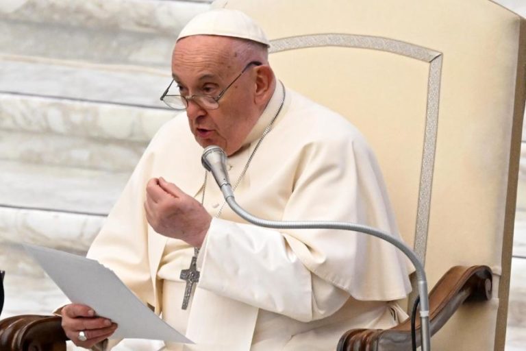 Papa pede para não se permanecer “indiferente” diante do atual “perigoso conflito global”