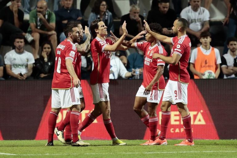 Benfica vence em Faro e mantém-se a sete pontos do líder Sporting