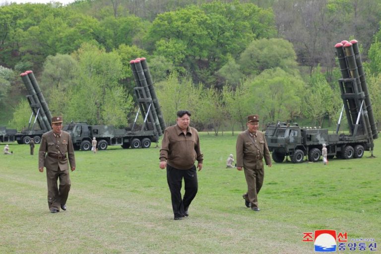 Kim Jong-un acompanhou simulação de “contra-ataque nuclear”