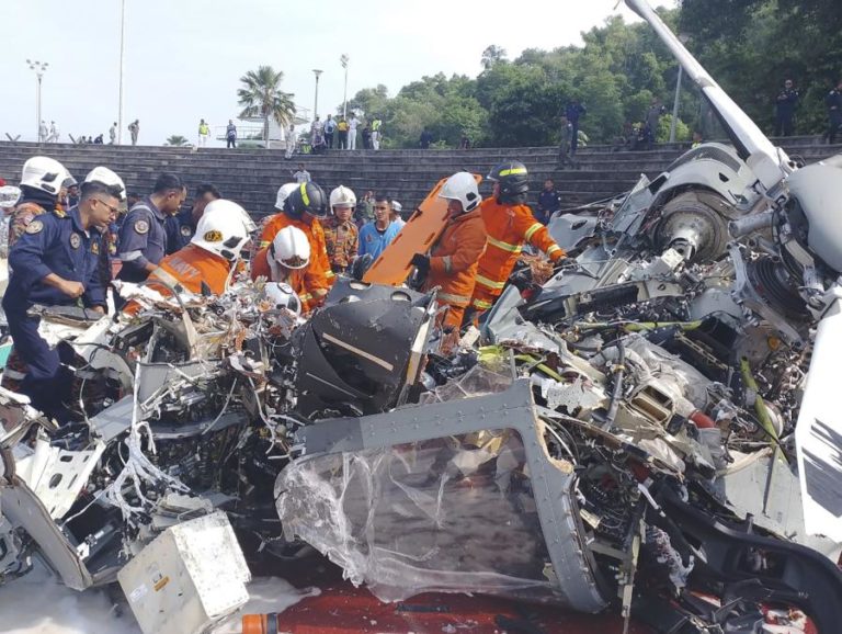Dez tripulantes morrem em colisão entre dois helicópteros militares na Malásia