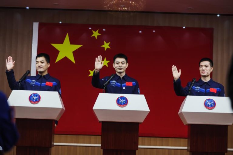 China prepara lançamento da nave espacial tripulada Shenzhou-18