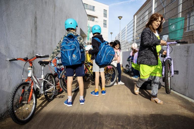 Quarta-feira é dia de chegar às escolas de Matosinhos no comboio de bicicletas