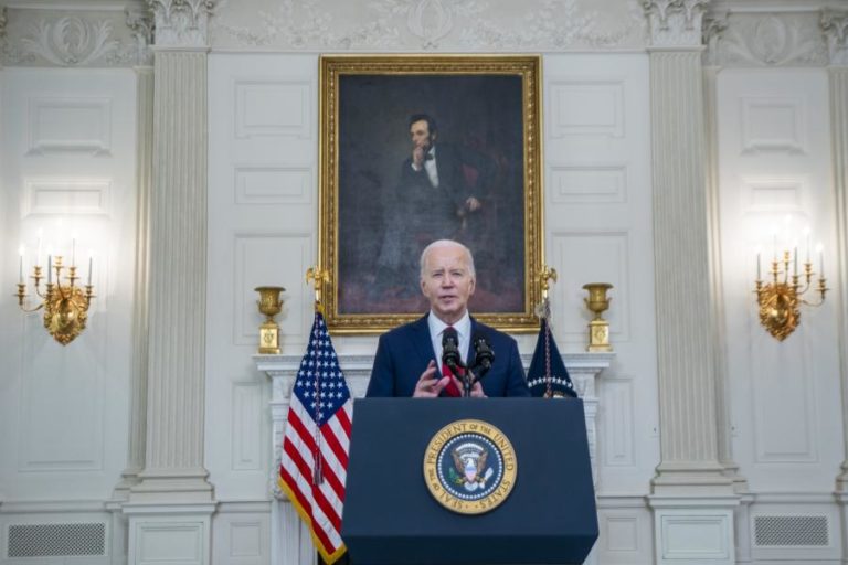 Biden assina pacote de ajuda militar à Ucrânia e envio começa nas próximas horas