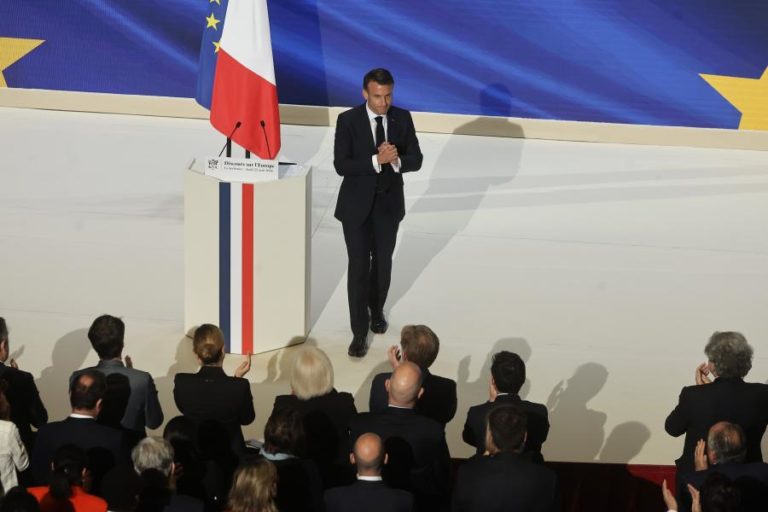 Macron acusa Pequim e Washington de desrespeitarem política comercial europeia