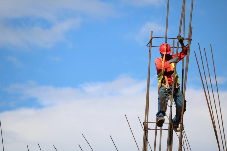 Habitação no Canadá: Faltam trabalhadores para a construção civil no Canadá