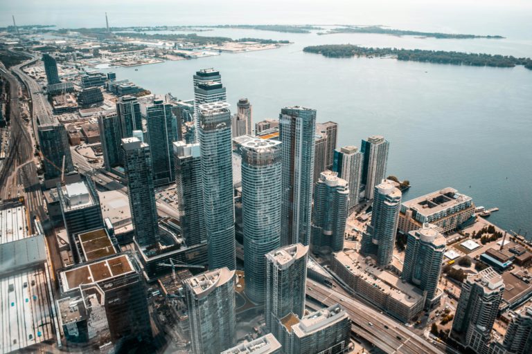 Setor imobiliário: Escritórios vagos no centro de Toronto continuam a aumentar