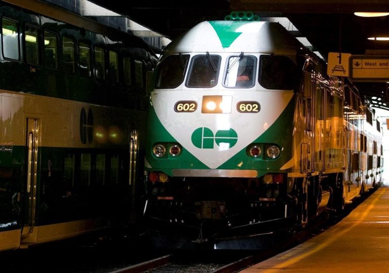 Acidentes: Comboios de Ontário são palco de incêndio e queda de rapaz