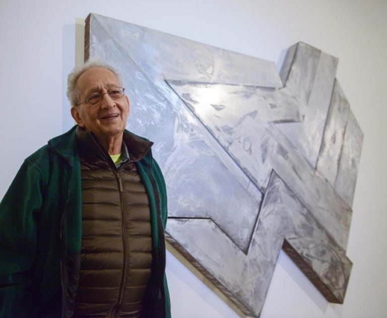 Figura do minimalismo norte-americano Frank Stella morre aos 87 anos