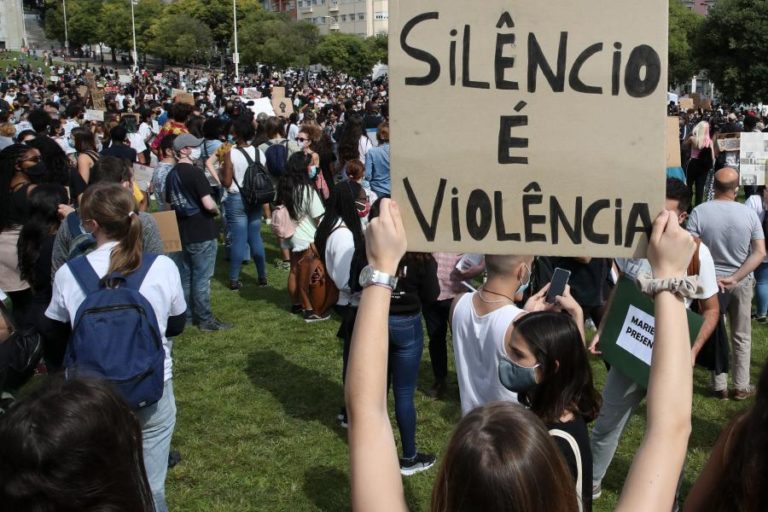 SOS Racismo diz que Aguiar-Branco não tem condições para continuar presidente da AR
