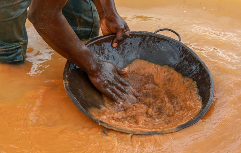 Garimpo ilegal é um dos principais desafios do setor das minas em Moçambique