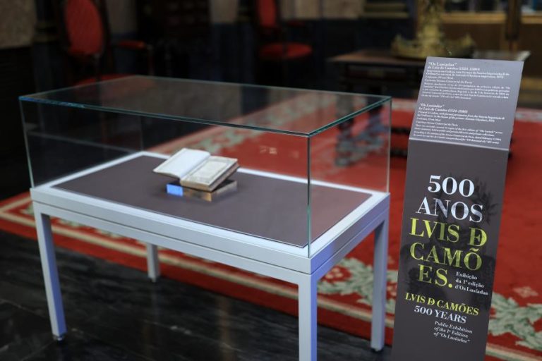 Luís de Camões homenageado com edições literárias especiais nos 500 anos do nascimento