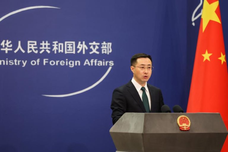 China insta Filipinas a “regressar ao diálogo” para resolver litígios territoriais