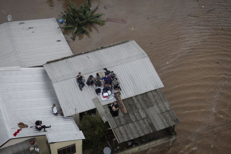Cheias já fizeram 67 mortos no Brasil, 101 pessoas desaparecidas