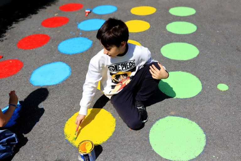 Recreio de escola de Gaia usado como tabuleiro de jogos para reduzir uso do telemóvel