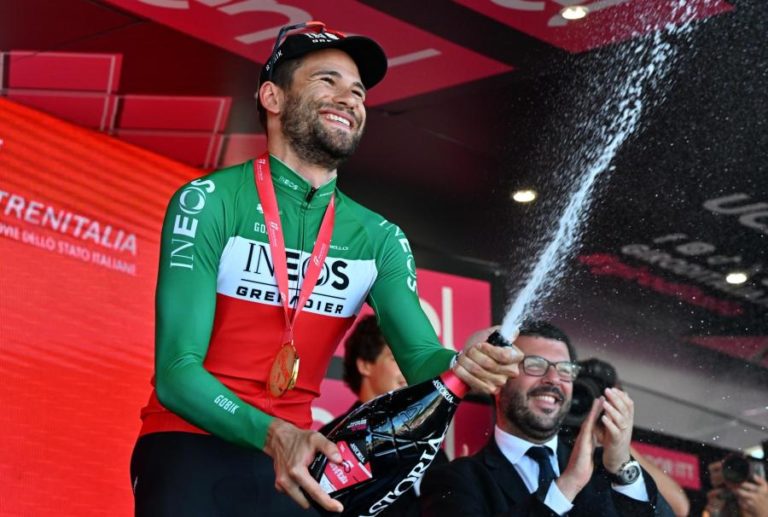 Giro: Filippo Gana vence contrarrelógio e Pogacar amplia vantagem na liderança