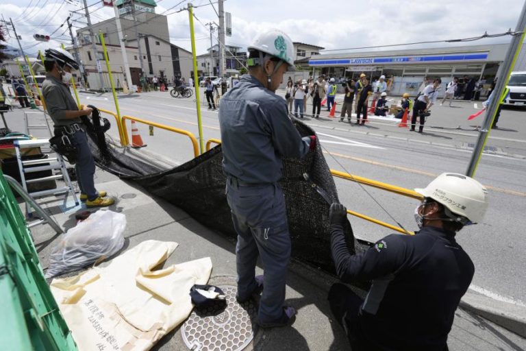 Barreira instalada para bloquear vista do Monte Fuji face a excesso de turistas