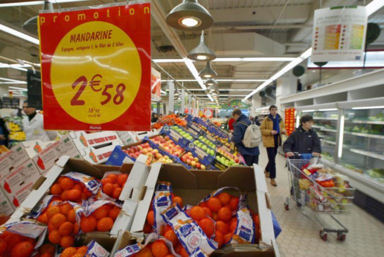 Bruxelas prevê descida da inflação na zona euro para 2,5% este ano