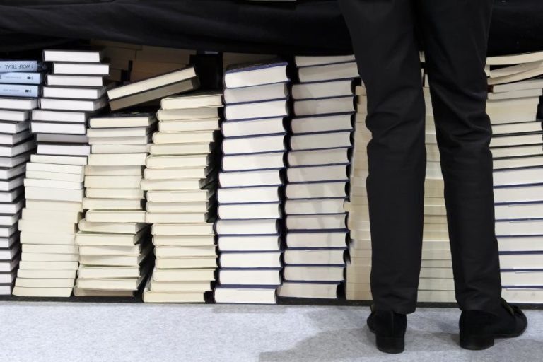 Mais de 12 mil livros doados em Portugal para bibliotecas escolares em Cabo Verde