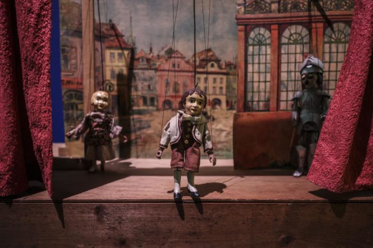 Exposição no Museu da Marioneta evoca impacto da revolução nesta arte