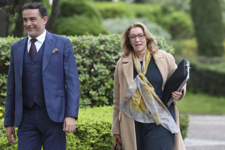 Governo não vai deitar fora acordos, mas melhorá-los em concertação social — Ministra