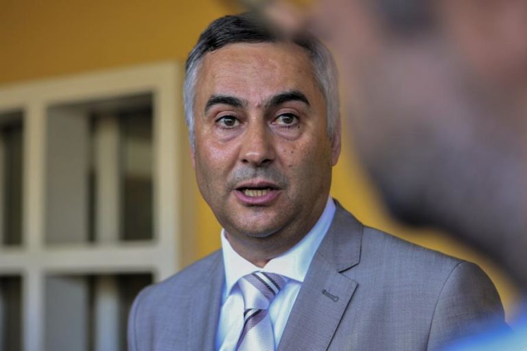 Ministro reconhece que diploma sobre recuperação do tempo de serviço exclui “milhares de docentes”
