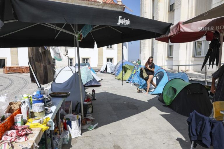 Estudantes de Coimbra acampados há quase um mês em luta pela Palestina